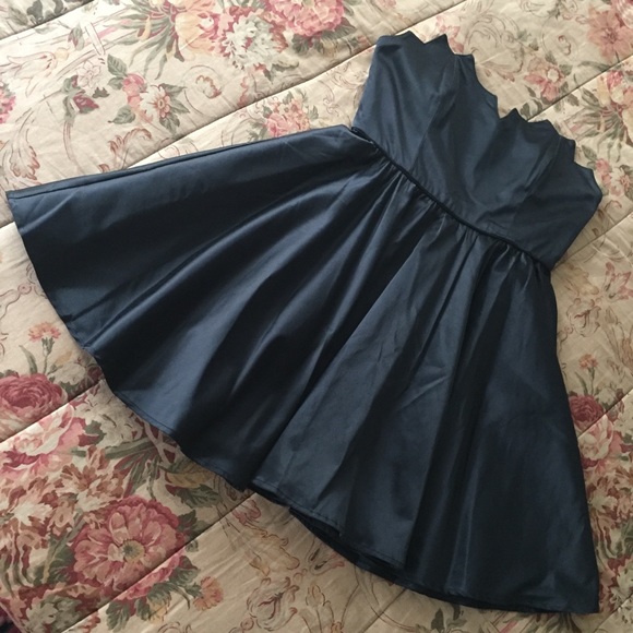 Nasty Gal keepsake satin strapless dress sz. 6 - Picture 2 of 8